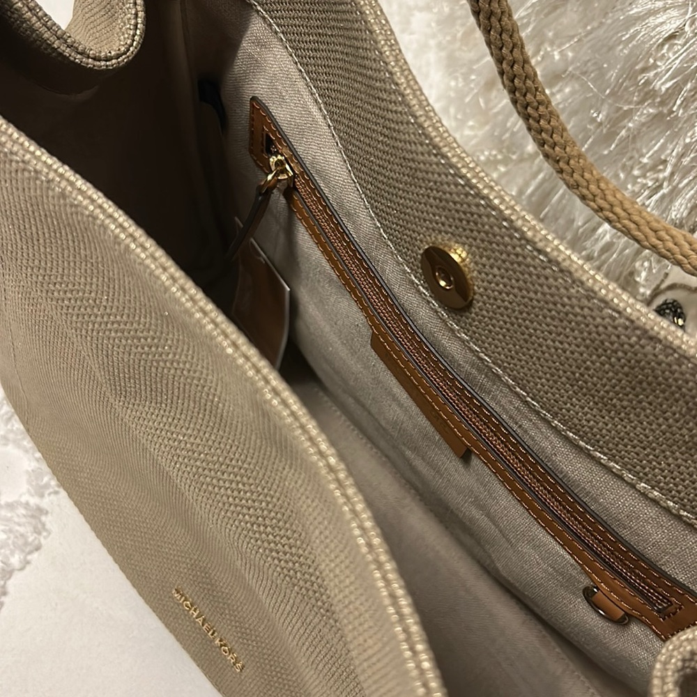Michael Kors Isla - Canvas and leather - Picture 2 of 8